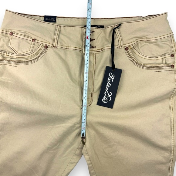 Fashion 20 Love Women’s Jeans Sz 20 Stretch Wide Leg Relaxed Fit Beige Denim NWT - Picture 3 of 15